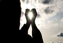 联美配资:股市配资合法-8月25日涨停复盘：92只股涨停 华胜天成13天7板